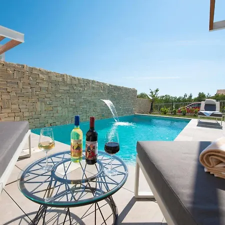 Villa Sunny Bo With A Heated Pool And Rooftop Jacuzzi Kastela