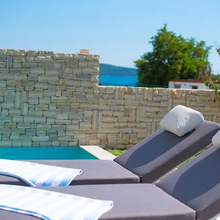 Sunny Bo With A Heated Pool And Rooftop Jacuzzi Villa *