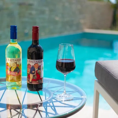 Sunny Bo With A Heated Pool And Rooftop Jacuzzi Villa