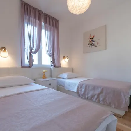 Villa Sunny Bo With A Heated Pool And Rooftop Jacuzzi