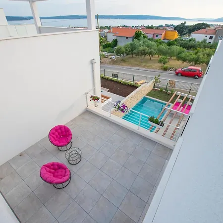 Sunny Bo With A Heated Pool And Rooftop Jacuzzi * Kastela