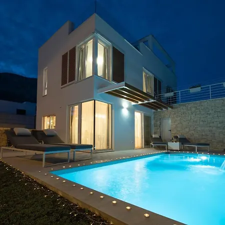 Sunny Bo With A Heated Pool And Rooftop Jacuzzi * Kastela