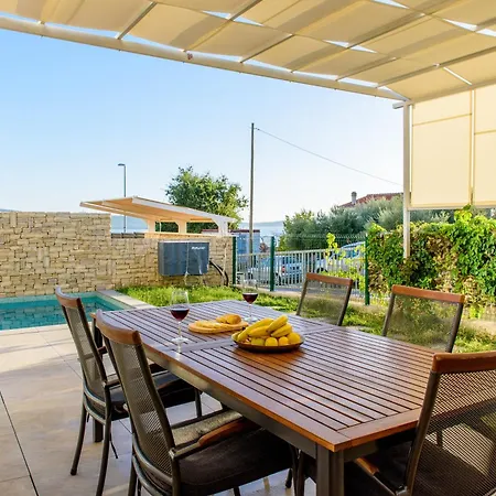 Villa Sunny Bo With A Heated Pool And Rooftop Jacuzzi *