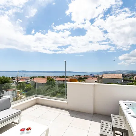 Sunny Bo With A Heated Pool And Rooftop Jacuzzi Villa *