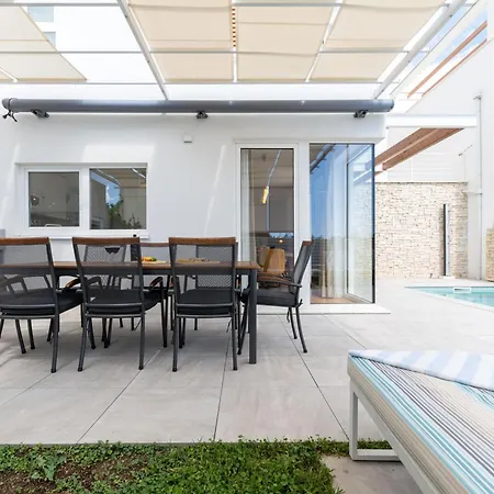 Villa Sunny Bo With A Heated Pool And Rooftop Jacuzzi *