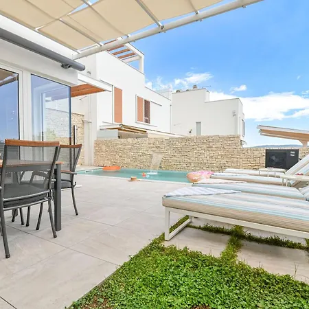Sunny Bo With A Heated Pool And Rooftop Jacuzzi Villa Kastela
