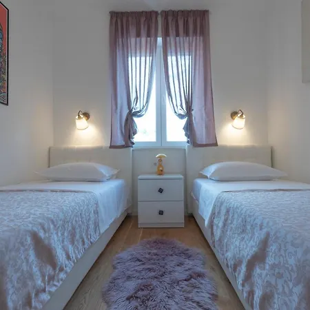Sunny Bo With A Heated Pool And Rooftop Jacuzzi Villa