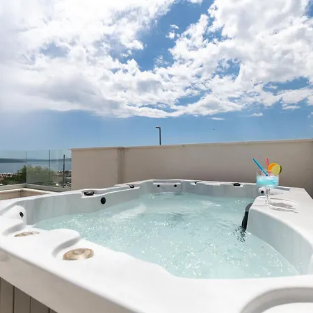 Villa Sunny Bo With A Heated Pool And Rooftop Jacuzzi Kaštela