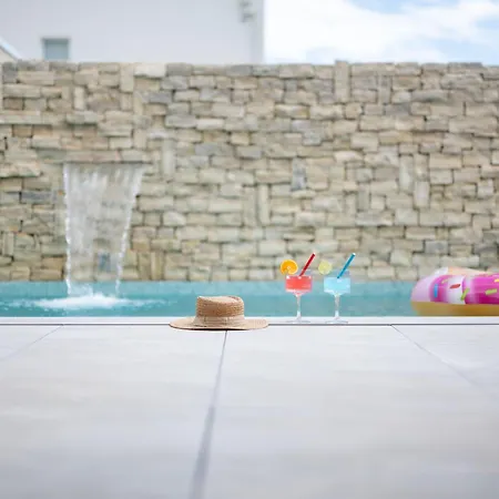 Sunny Bo With A Heated Pool And Rooftop Jacuzzi Villa